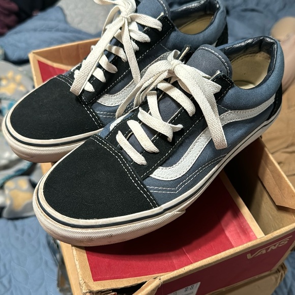 Vans - Picture 1 of 6